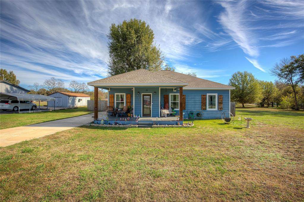 423 Oak Leaf Trail - Photo 1