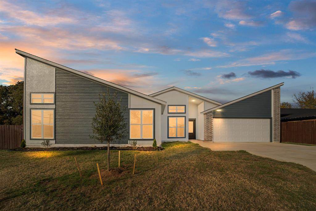 11915 Carson - Photo 1