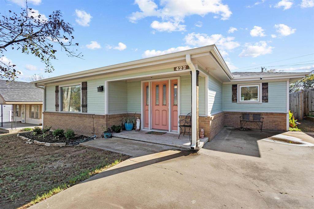 422 Acheson - Photo 1