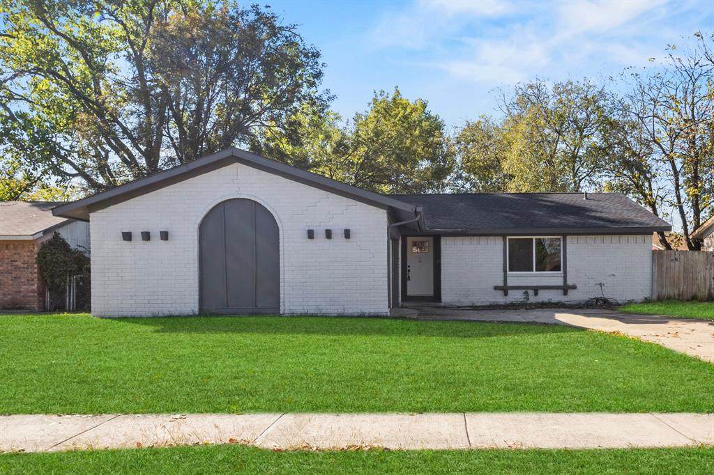 124 Bowling Green Circle - Photo 1