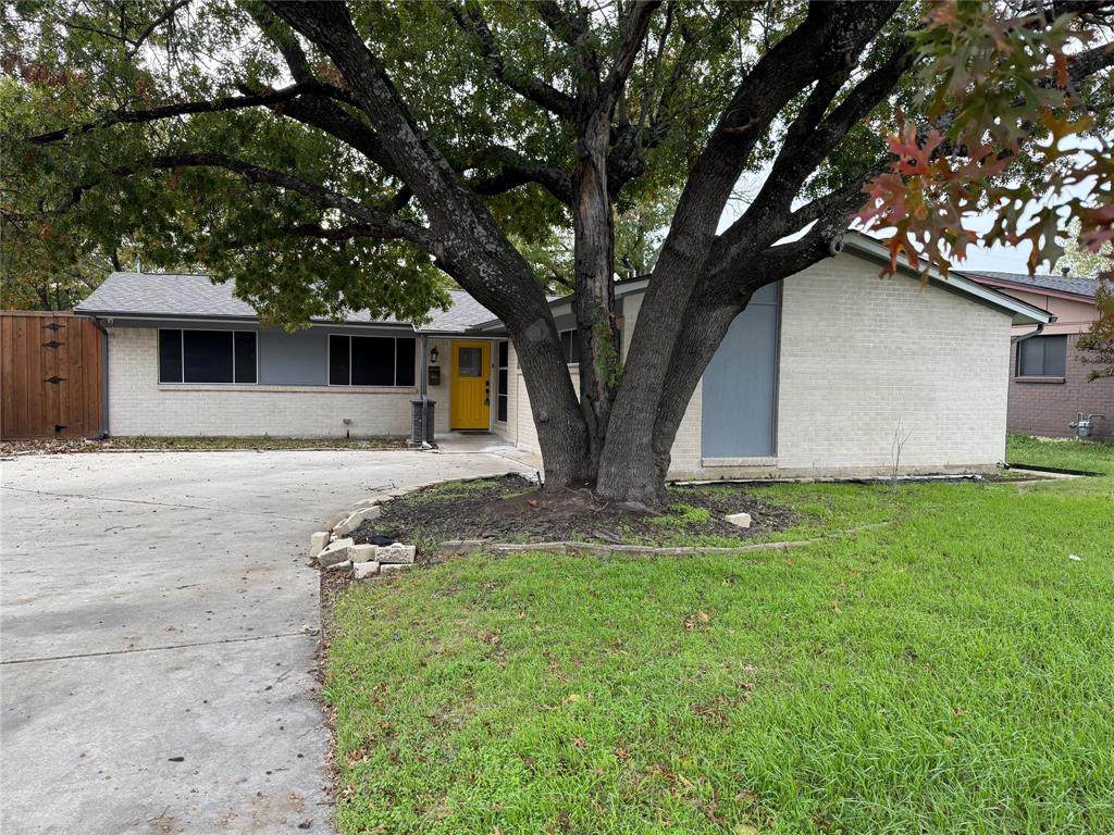 2847 Rochelle Road - Photo 1