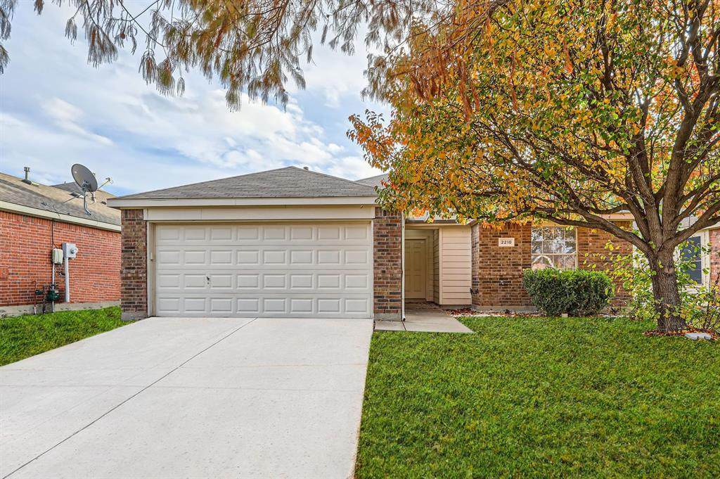 2210 Sumac - Photo 1