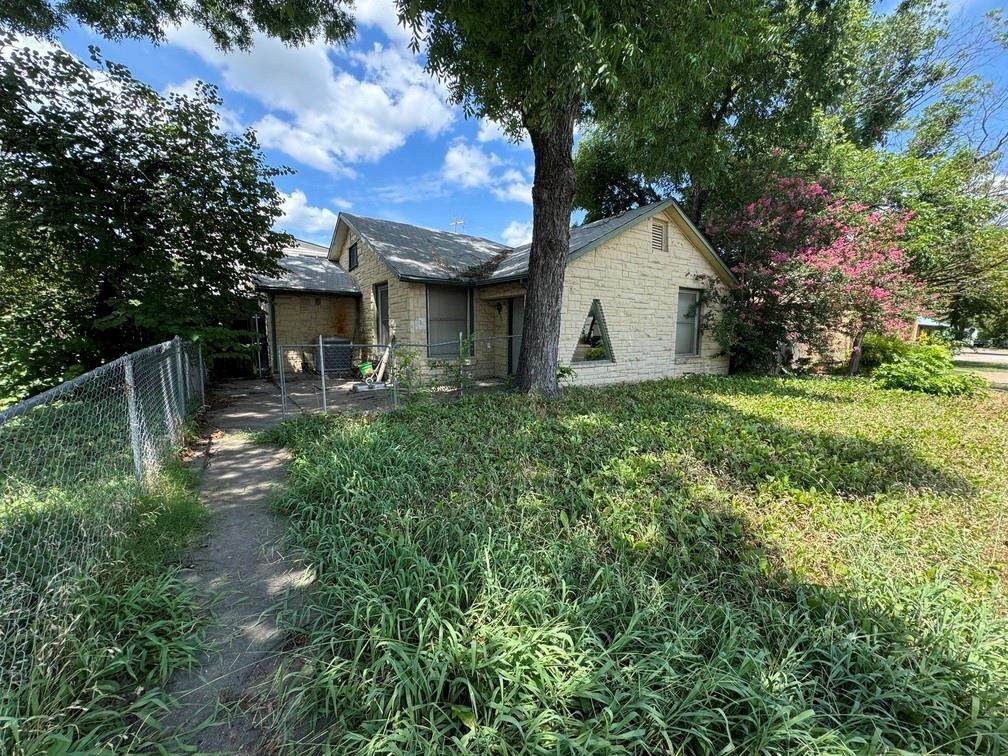 413 Avenue G - Photo 1