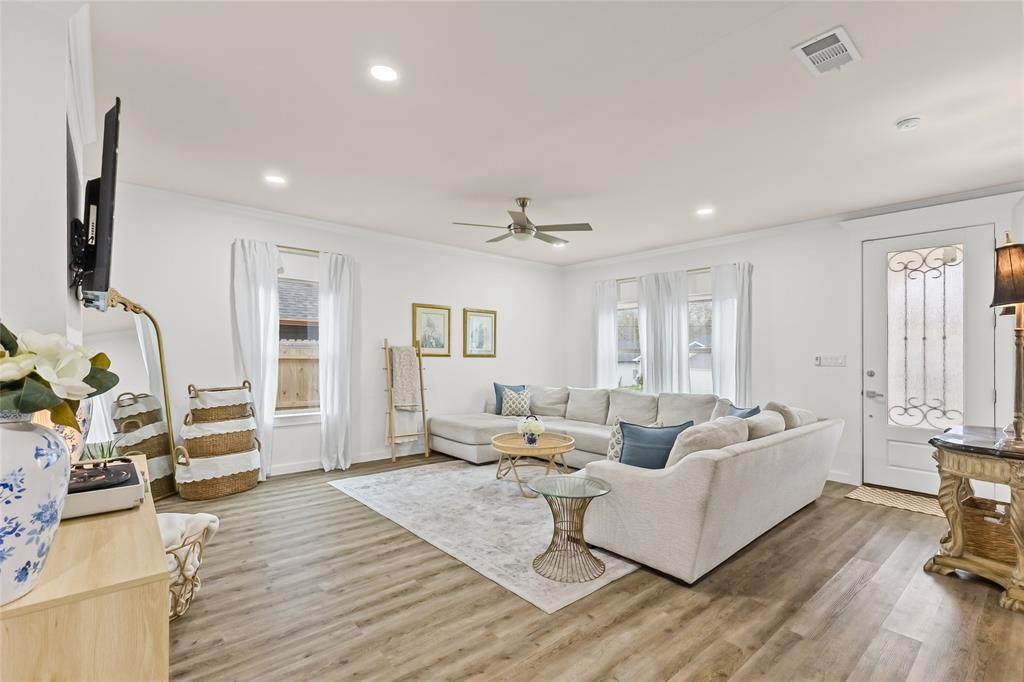 1326 Hemphill Street - Photo 1