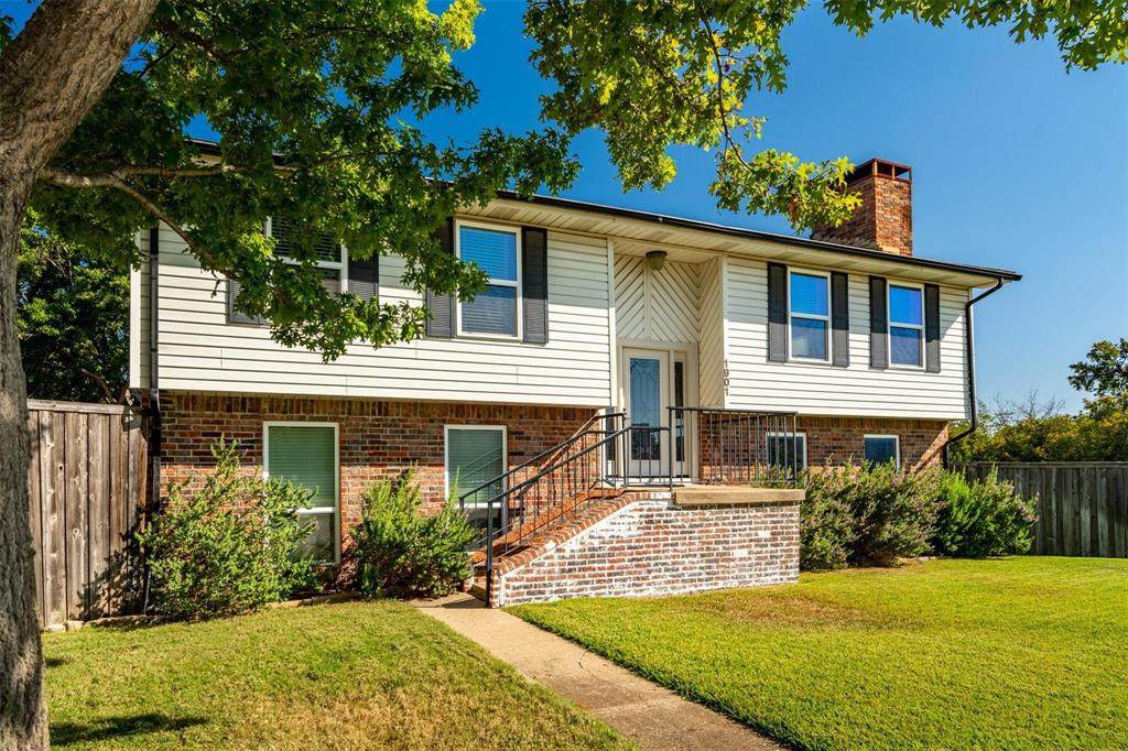 1901 Forestwood Drive - Photo 1