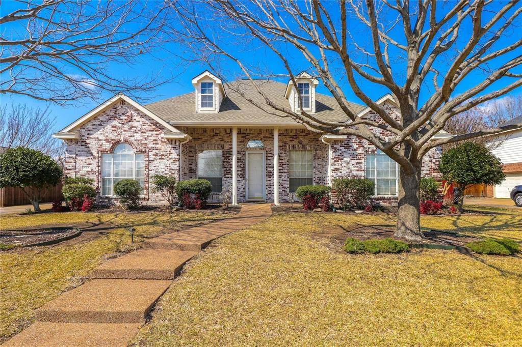 717 Summerfield Drive - Photo 1