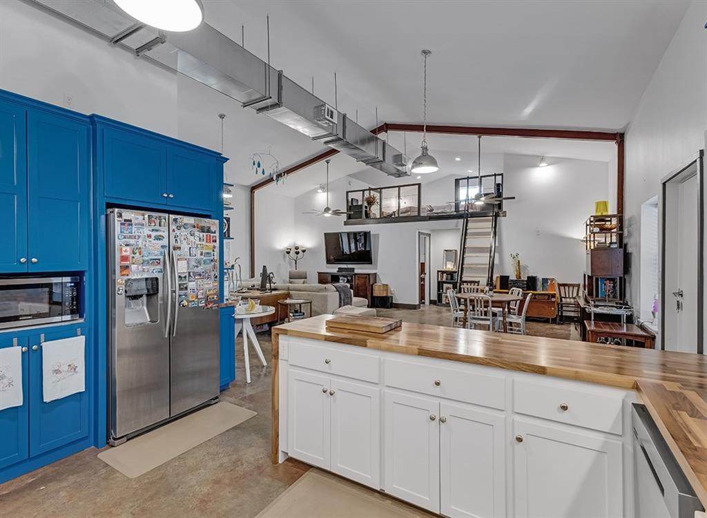 129 County Road 1239 - Photo 1