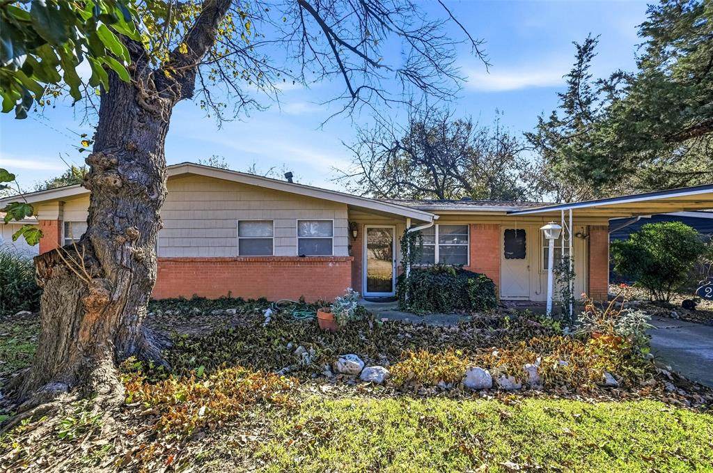 206 Ridgewood Drive - Photo 1