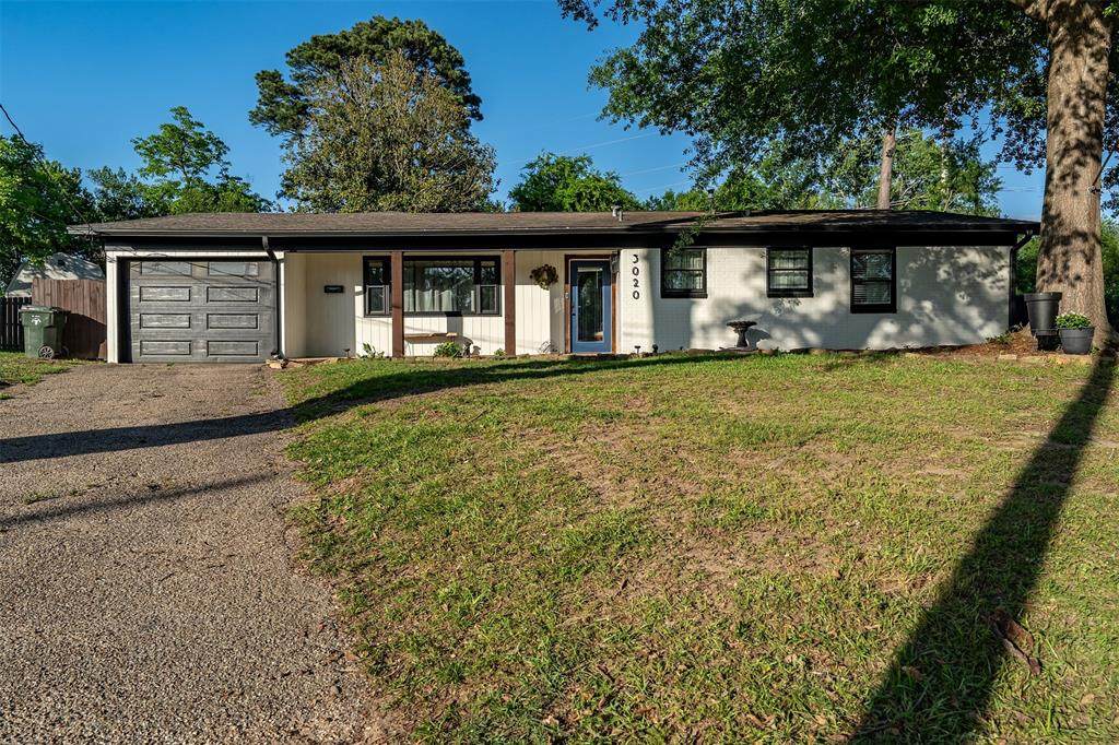 3020 Meadowlark - Photo 1