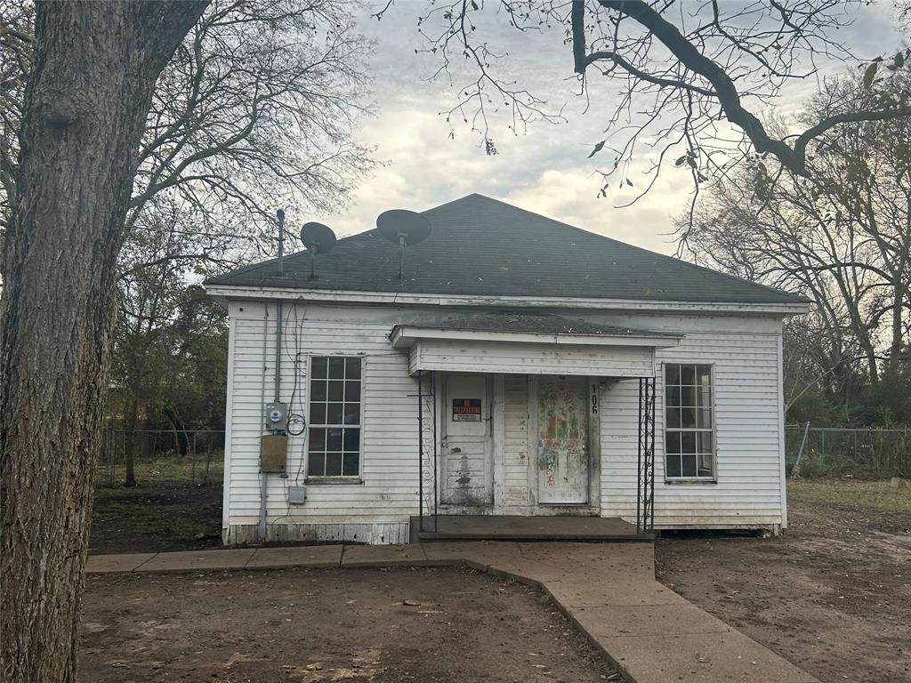 106 Pine Street - Photo 1