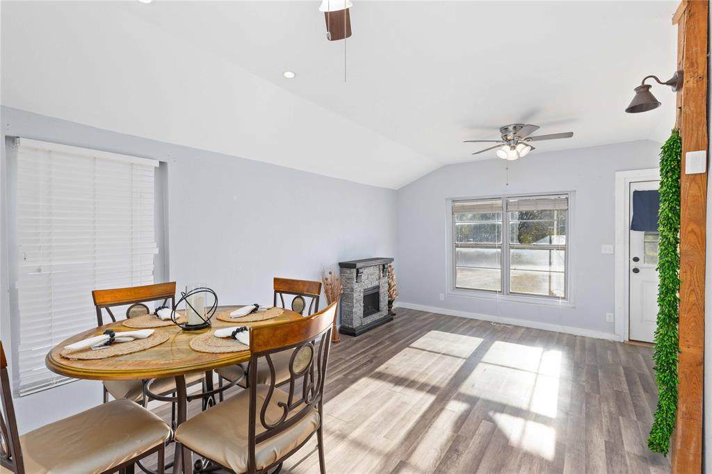 1112 Baker Street - Photo 1