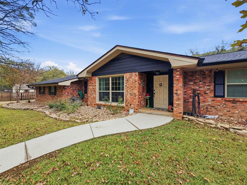 206 Navajo Trail - Photo 1