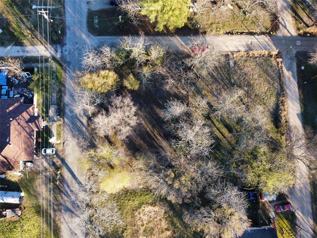 330 Waco Avenue - Photo 1