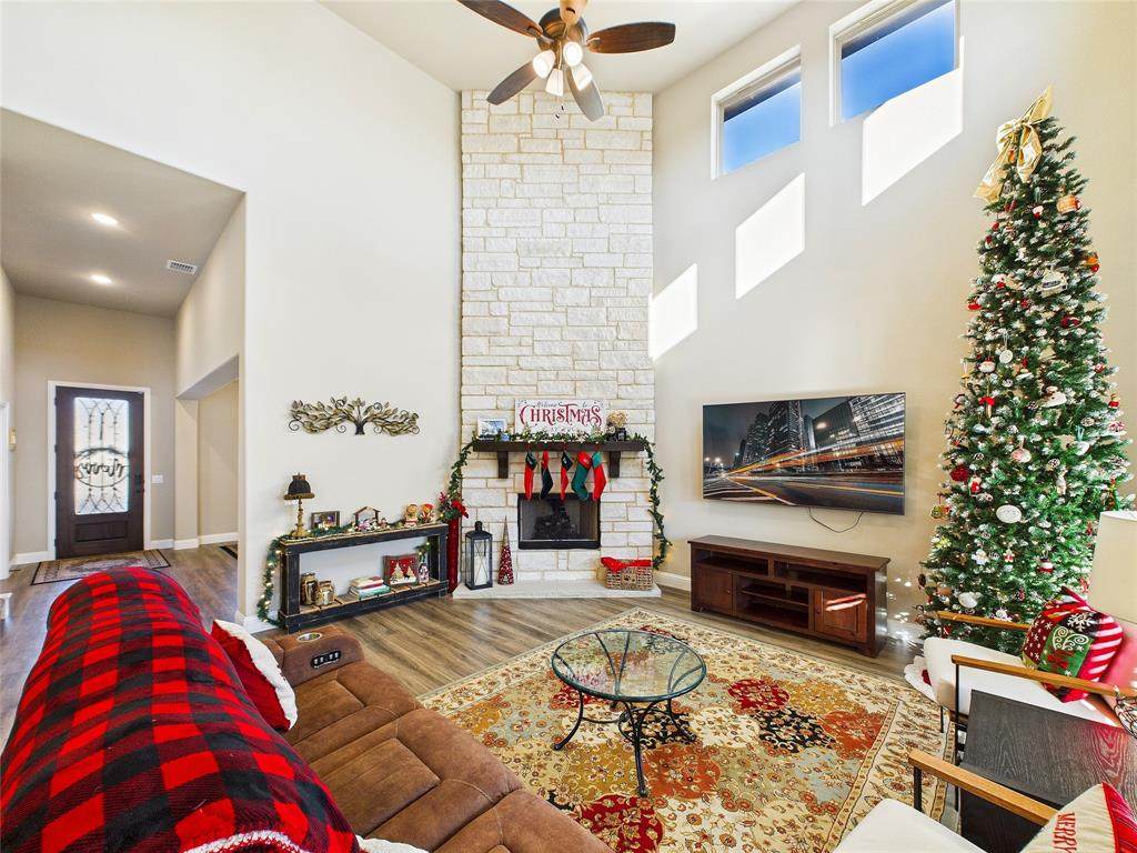 309 Pineview Lane - Photo 1