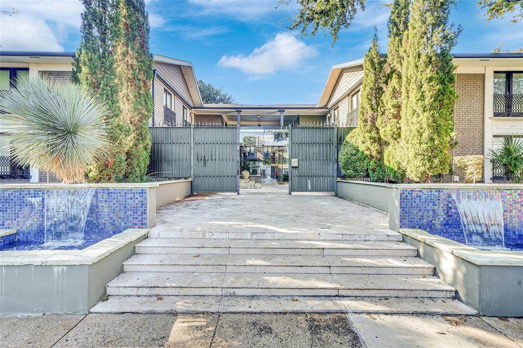 10209 Regal Oaks Drive - Photo 1