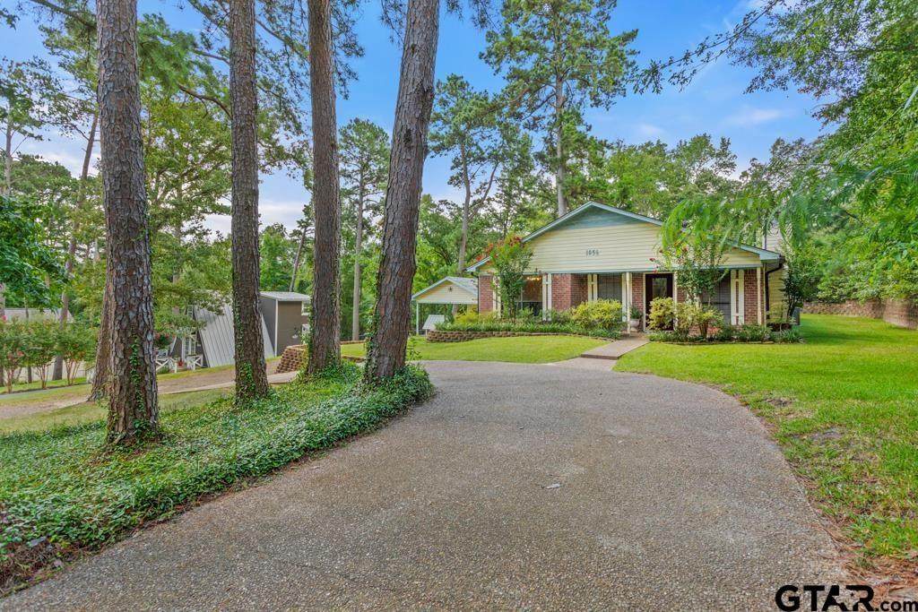 1656 Pineview Lane - Photo 1