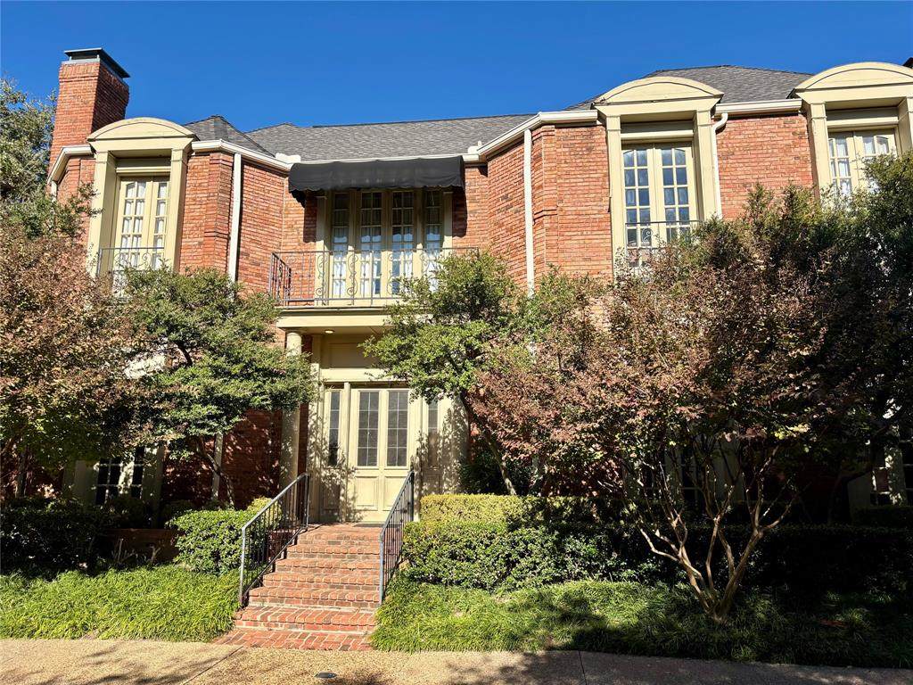 4 Hallshire Court - Photo 1