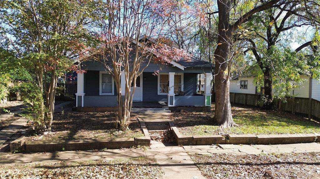 216 Waverly Drive - Photo 1