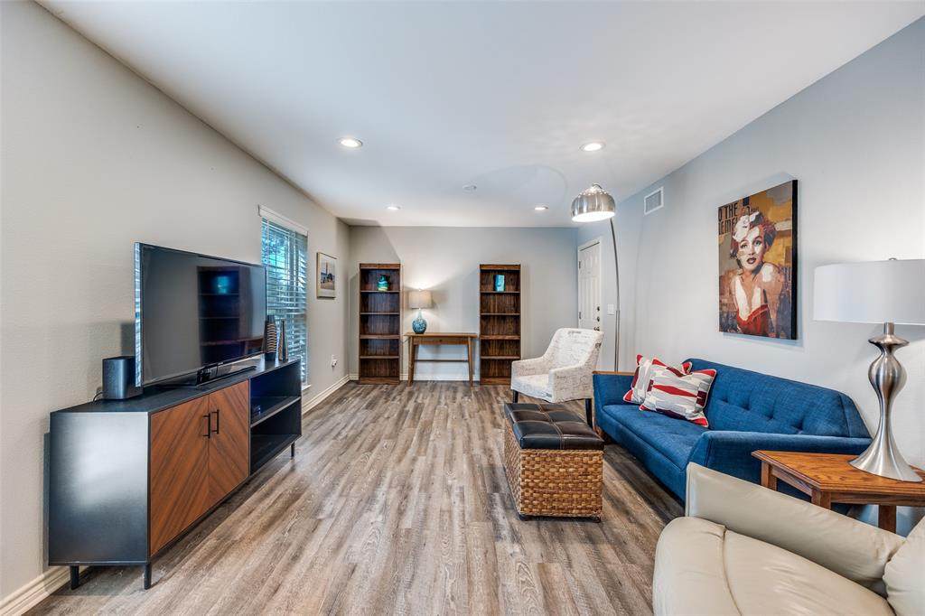 5326 Fleetwood Oaks Avenue - Photo 1