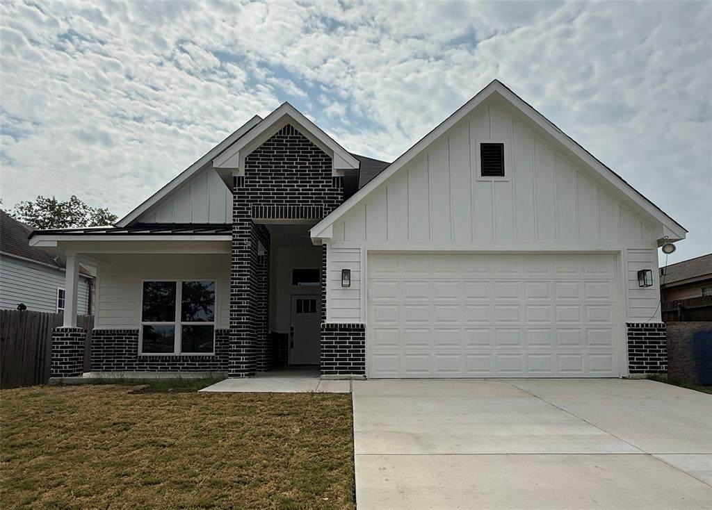 2613 Chestnut Avenue - Photo 1