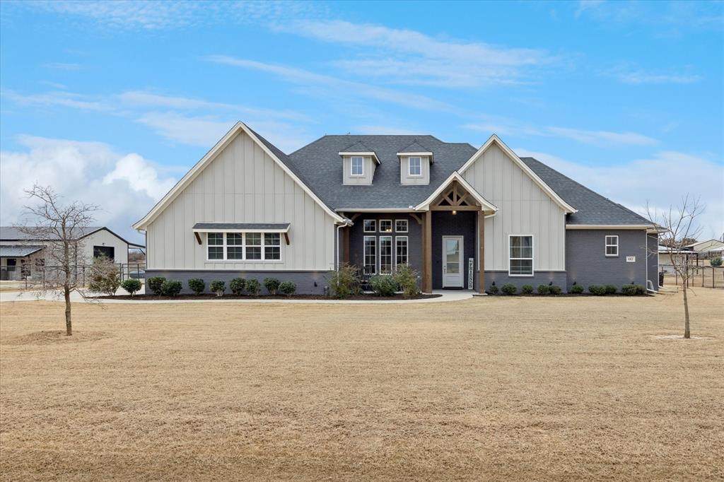 112 Friendship Way - Photo 1