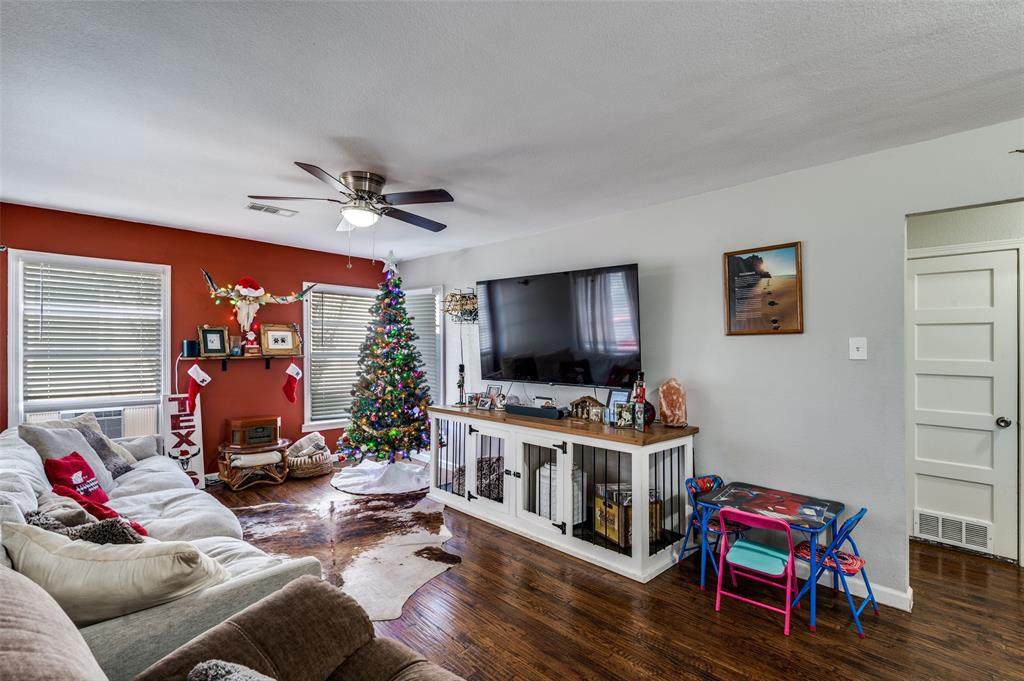 606 Tamara Lane - Photo 1