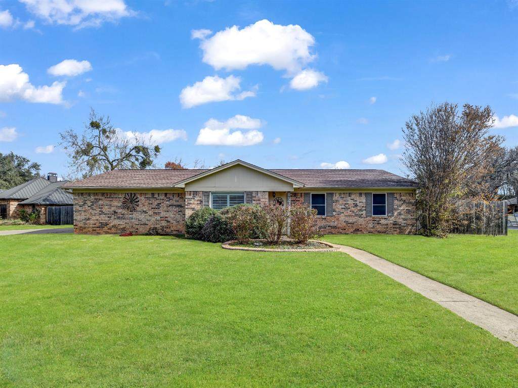 325 Huggins Drive - Photo 1
