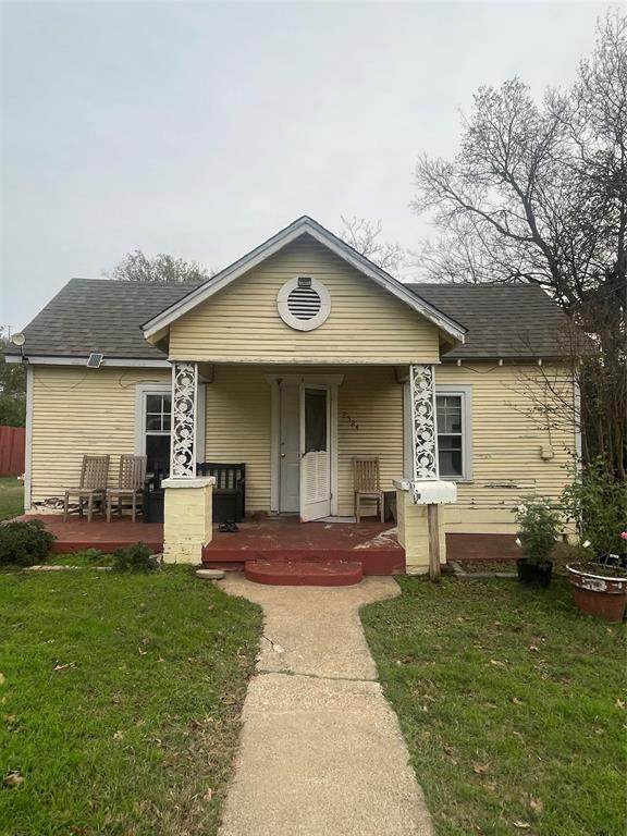 2524 Oakwood Terrace - Photo 1