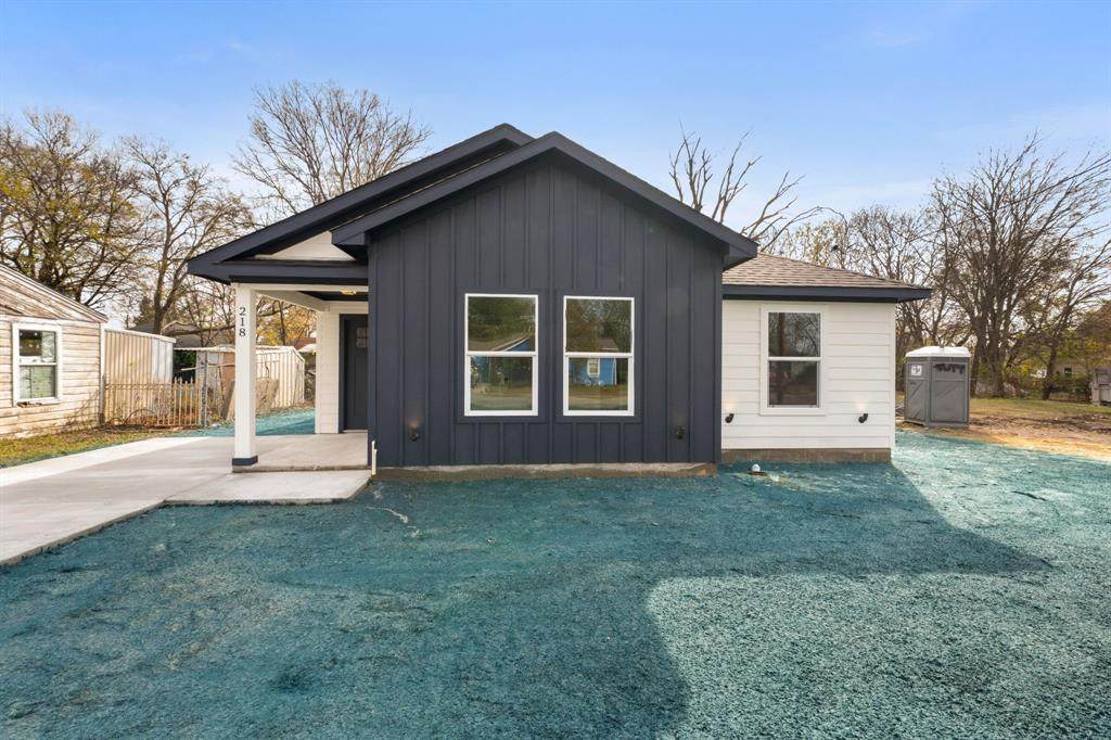 218 Chandler Street - Photo 1