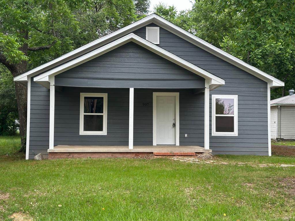 907 Davis Street - Photo 1