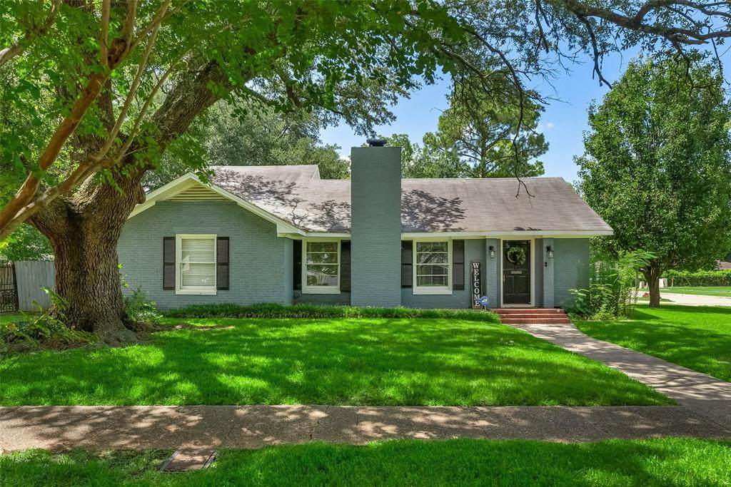 381 Leo Avenue - Photo 1