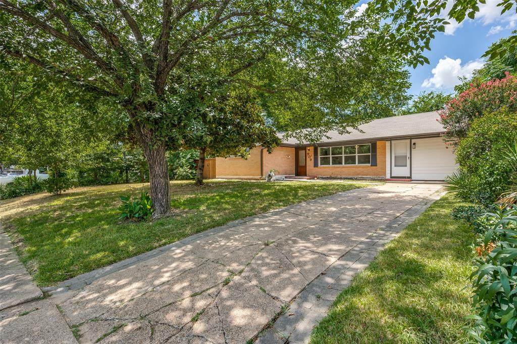 909 Lexington Drive - Photo 1