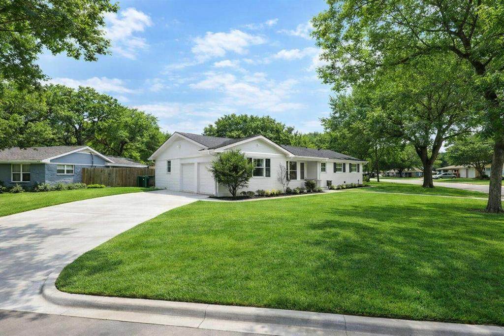 1112 Karla Drive - Photo 1