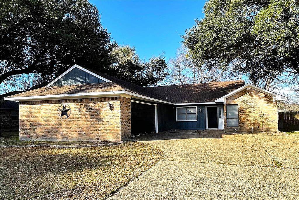 3 Circle Drive - Photo 1
