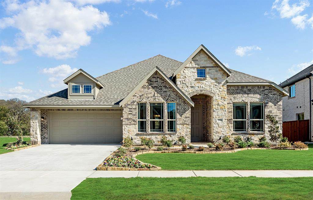 208 Oakcrest Drive - Photo 1