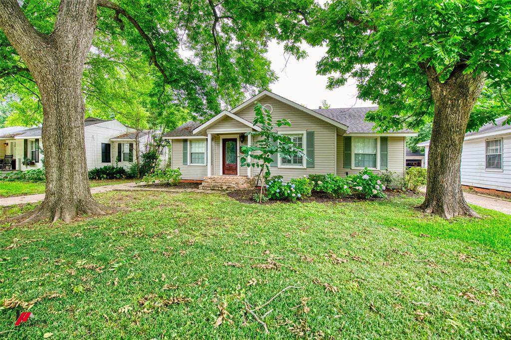 416 Albany Avenue - Photo 1