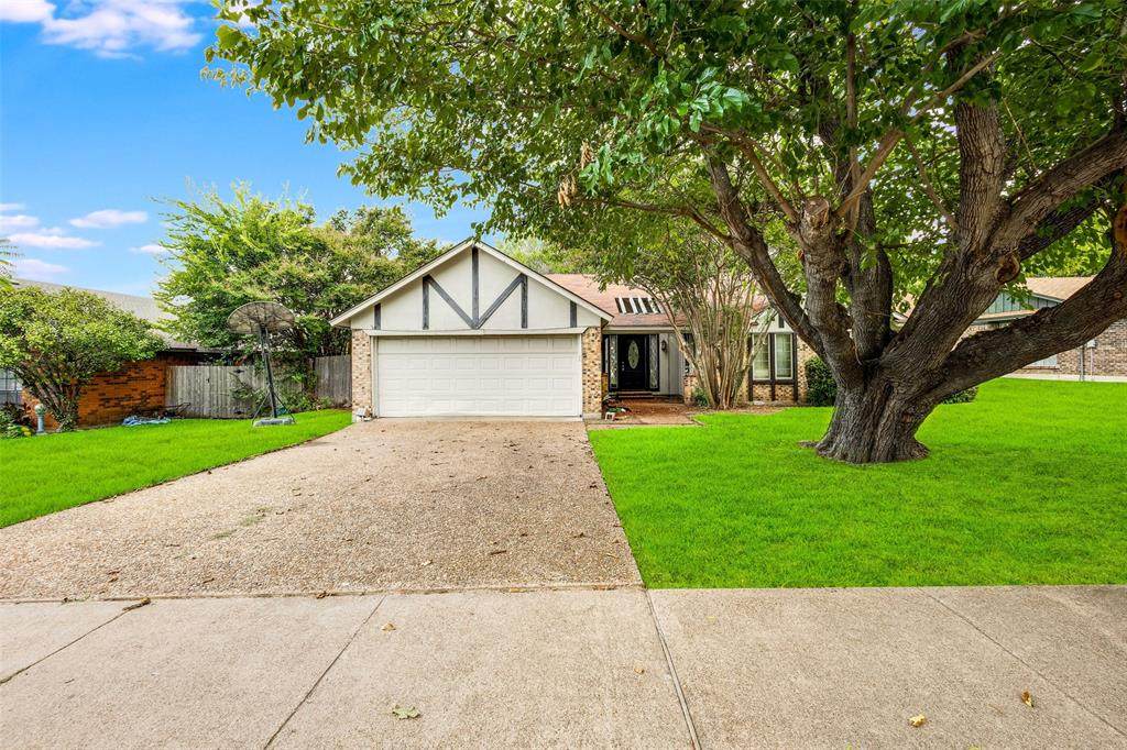 105 Lakeway Drive - Photo 1