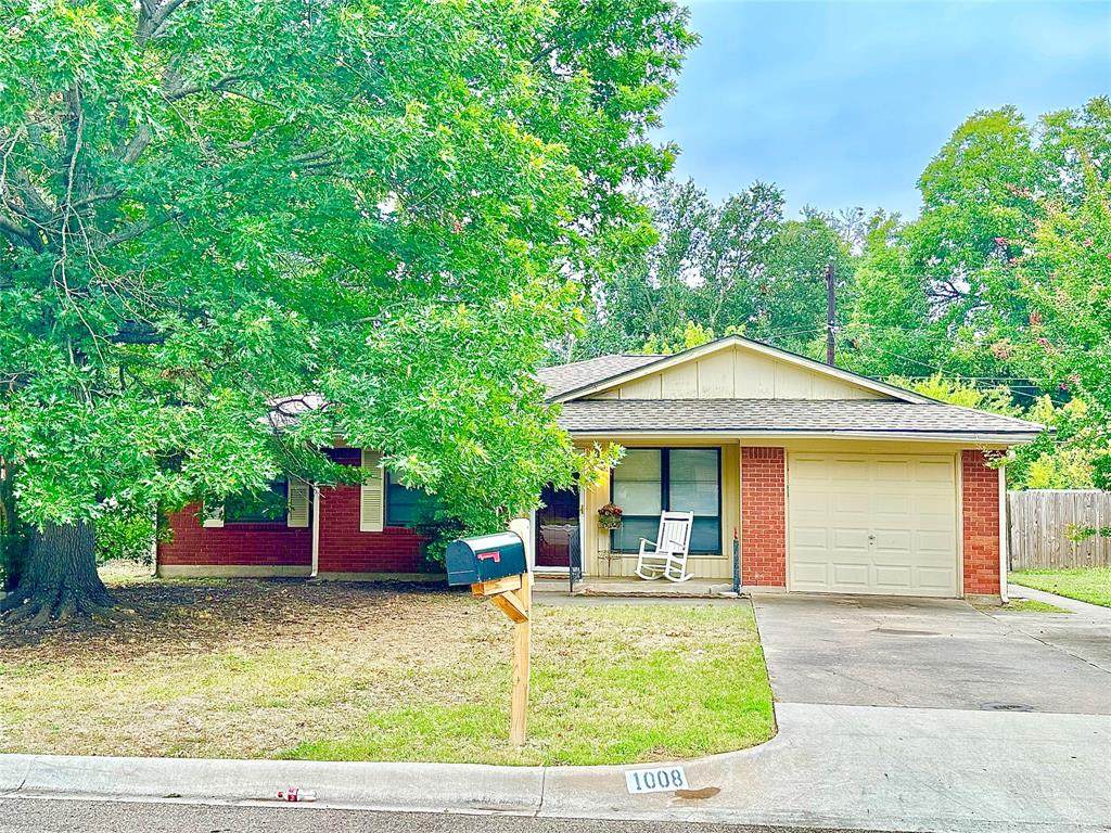 1008 Sierra Drive - Photo 1