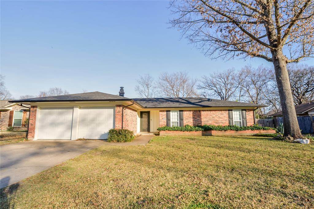 914 Hyde Park - Photo 1