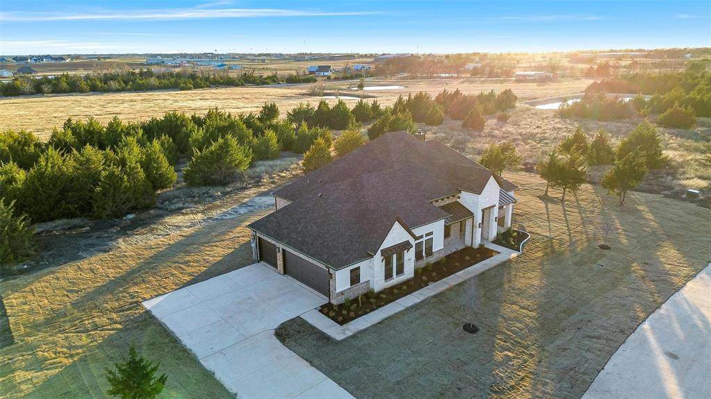 730 Evergreen - Photo 1