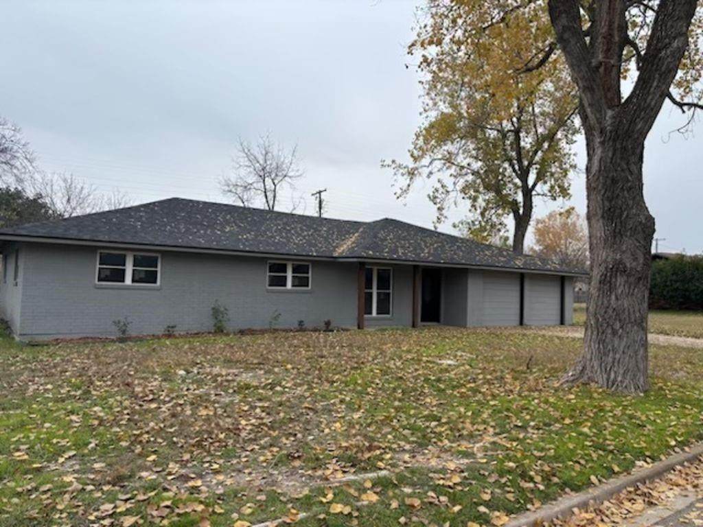 916 Elizabeth Drive - Photo 1