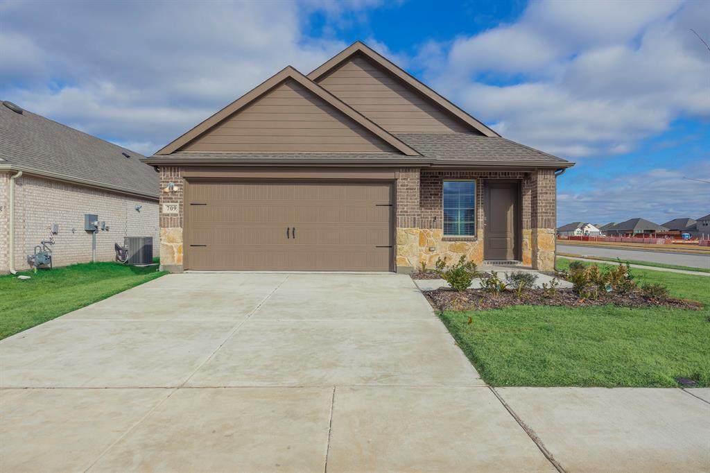 709 Chipper Trail - Photo 1