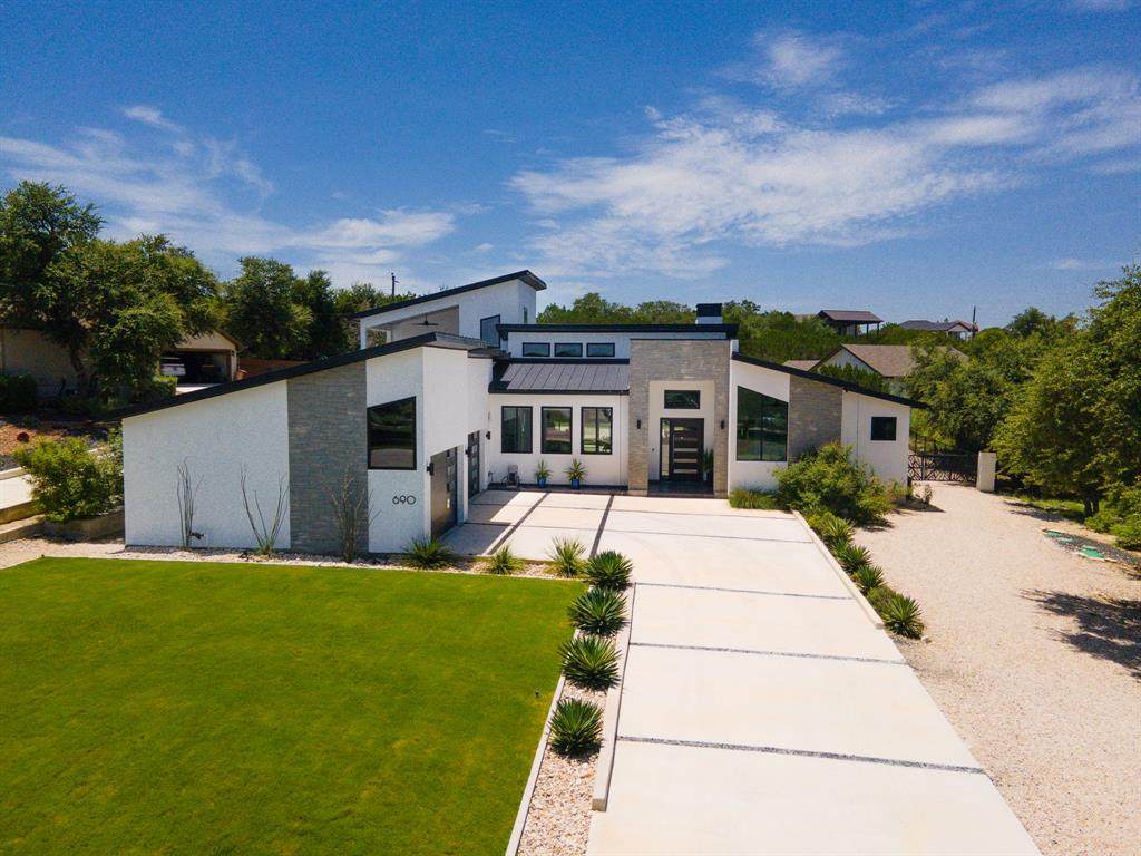 690 Kings Point Drive - Photo 1