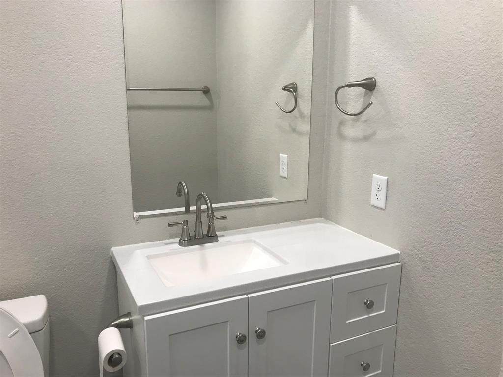 1924 Oak Hill Circle - Photo 1