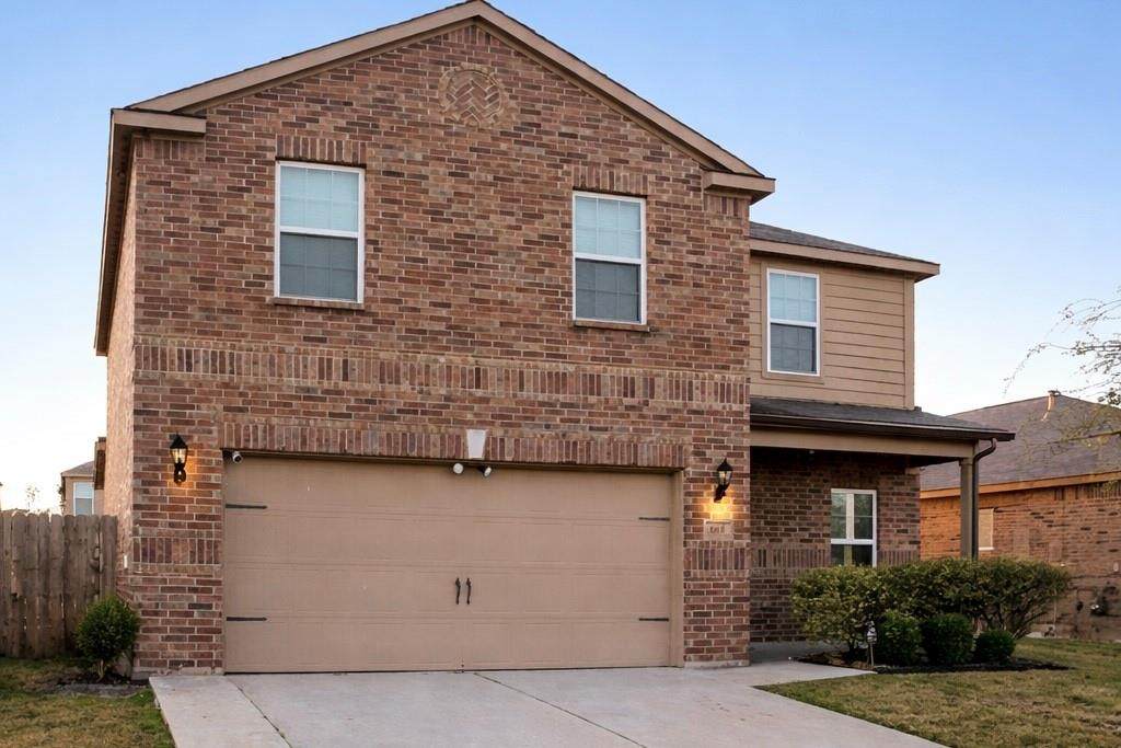 5015 Royal Springs Drive - Photo 1