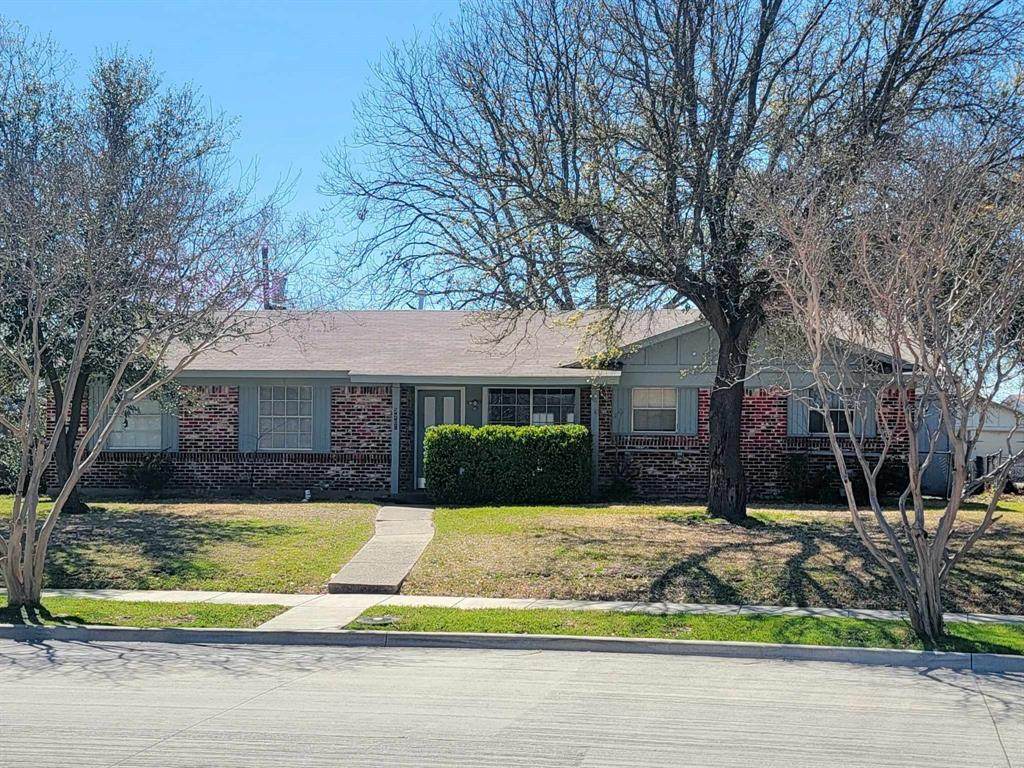 3205 Parkside Drive - Photo 1