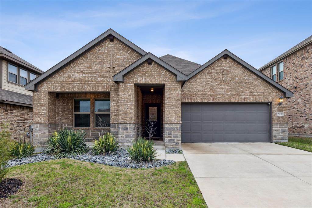 263 Hawthorn Drive - Photo 1