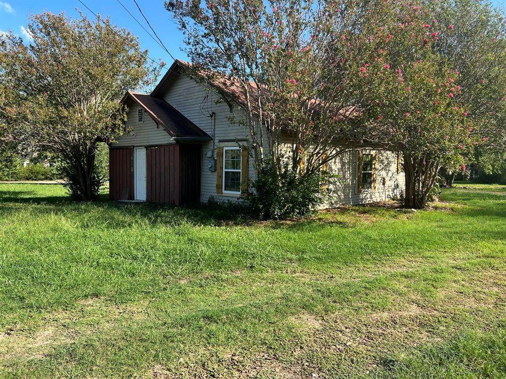 418 Dewey Street - Photo 1