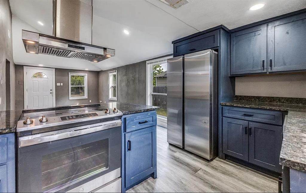 3914 Spring Avenue - Photo 1