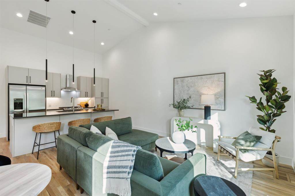 2142 Lovedale Avenue - Photo 1